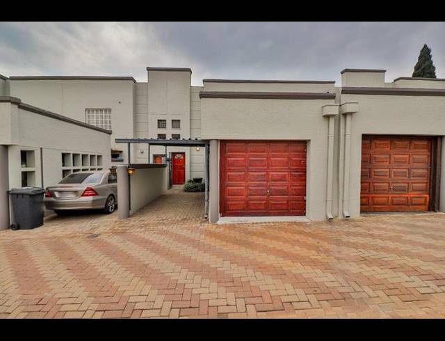 2 BEDROOM TOWNHOUSE FOR SALE IN OAKDENE
